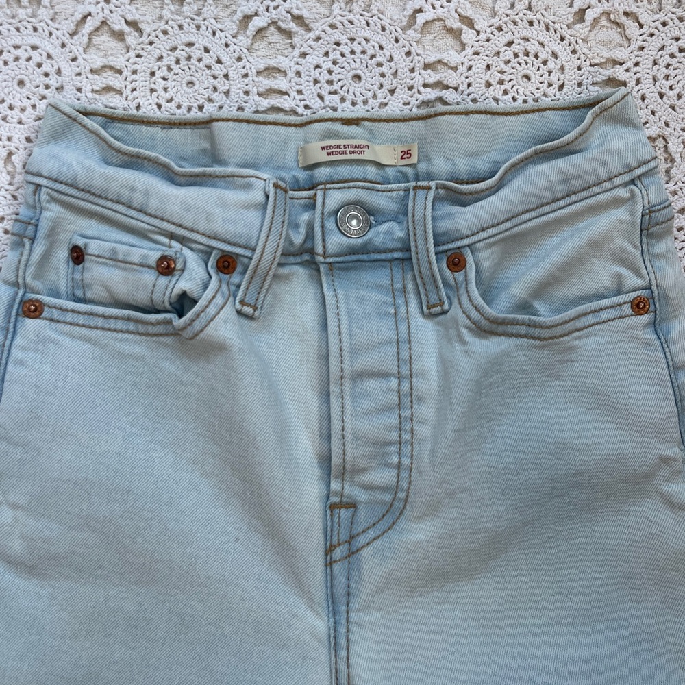 Levi's Wedgie Straight Ankle Jeans - Picture 4 of 9
